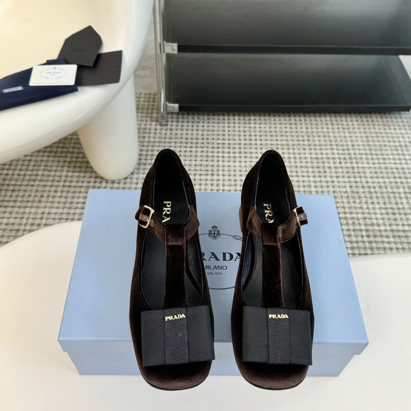 Pra*a high heels
